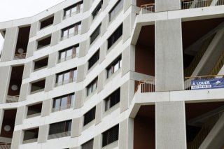 La justice genevoise annule une loi qui obligeait les promoteurs de prévoir une future modification de bureaux en logements dans les plans de construction (image d'illustration). KEYSTONE/SALVATORE DI NOLFI